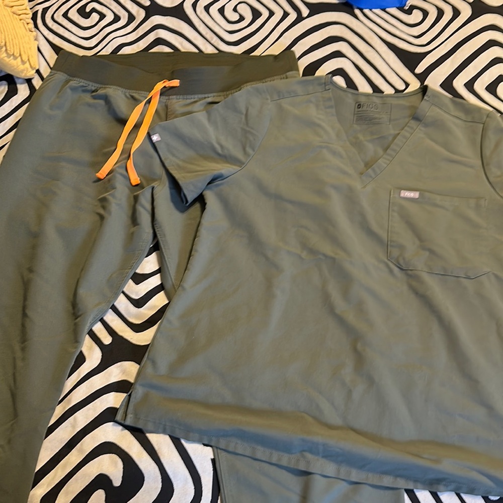 Figs set Casma top and Lexington bottoms. In great almost new condition.